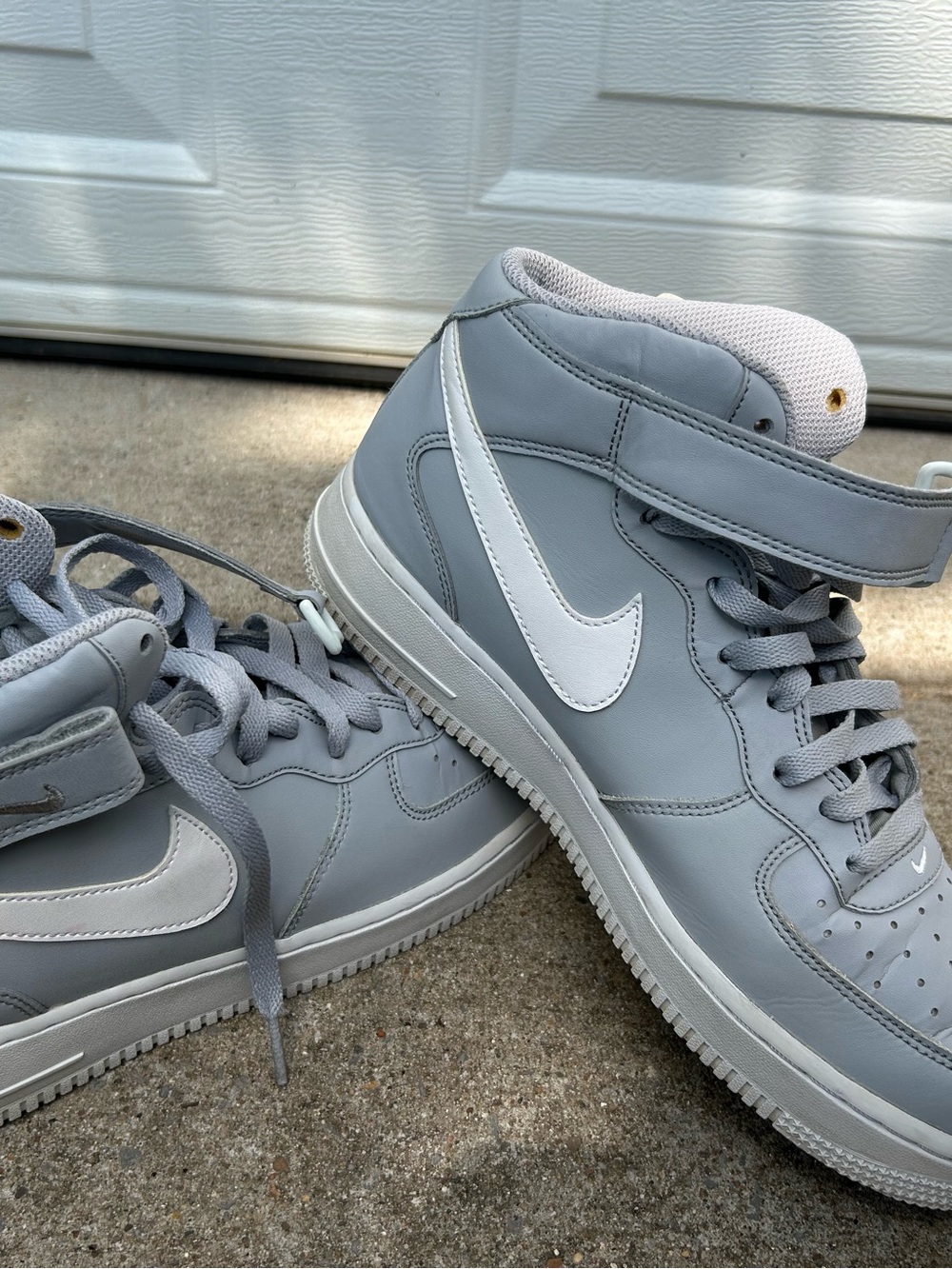 Nike Men's Light Gray Mid-Top Sneakers with White Swoosh